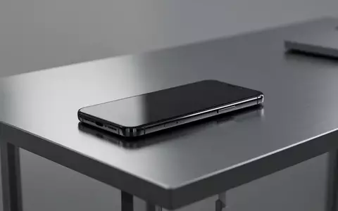 Ein modernes High-End-Smartphone auf einer minimalistischen Metalloberfläche in einer professionellen Studioumgebung. - Foto: über boerse-global.de