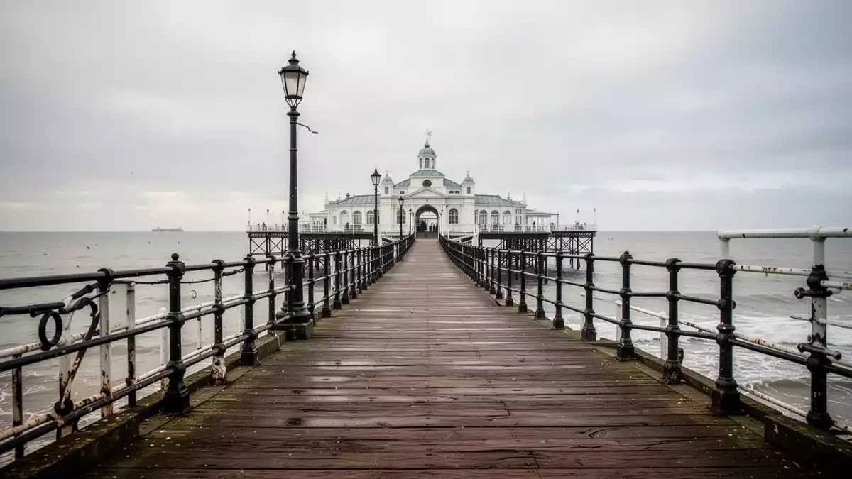 Emergency services ordered a complete evacuation of Eastbourne Pier on Sunday morning after a fire broke out on the Grade II* listed structure, in an incident that will prompt UK employers and event…