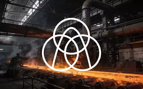 Düstere Industriehalle eines Stahlwerks mit glühendem Metall und schattigen Stahlstrukturen. - Foto: über boerse-global.de