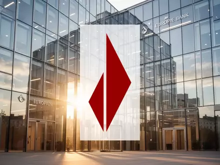 Moderne Glasarchitektur eines Bankgebäudes bei hellem Tageslicht als Symbol für den Finanzsektor. - Foto: über boerse-global.de