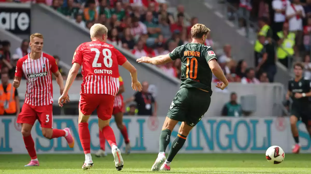 Niclas Füllkrug (r.) kehrte diesen Sommer zu Werder Bremen zurück. - Bild: Philipp von Ditfurth/dpa