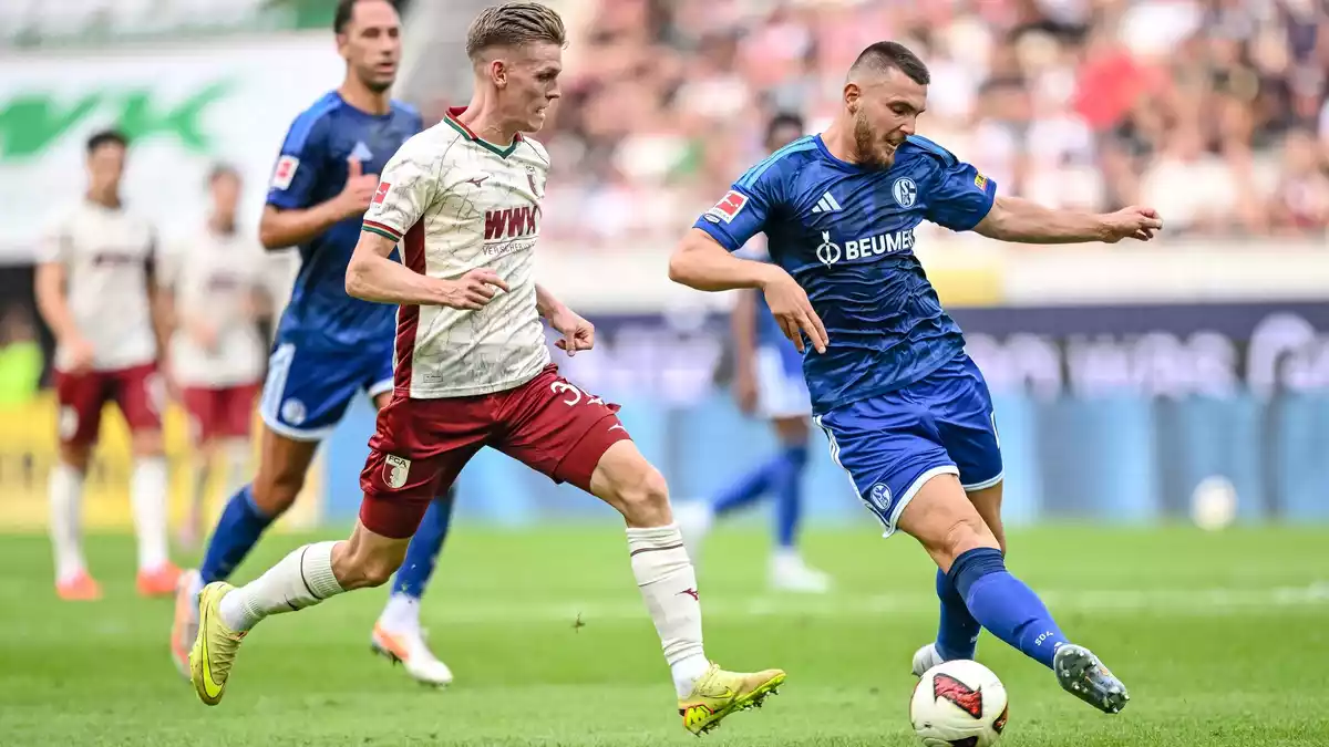 Eine stete Gefahr fürs Schalker Tor war der dynamische Anton Kade (l).  - Bild: Harry Langer/dpa