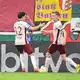 Augsburgs bester Mann gegen Schalke: Matchwinner Kade (r.) - Bild: Harry Langer/dpa