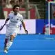 Teo Hinrichs rennt nach dem Abpfiff jubelnd über den Platz in der Hockey-Arena. - Bild: Dirk Waem//dpa