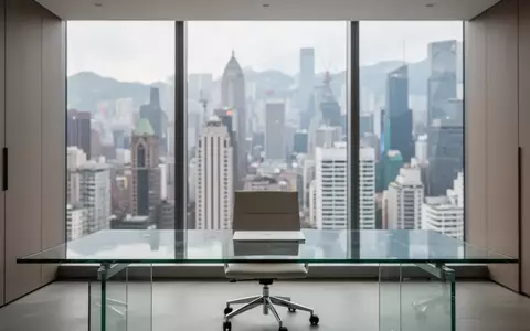 Modernes, minimalistisches Büro mit Blick auf ein internationales Finanzviertel bei Tageslicht. - Foto: über boerse-global.de