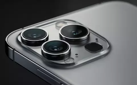 Nahaufnahme moderner Smartphone-Kameramodule auf einem metallischen Gehäuse in einer professionellen Studioumgebung. - Foto: über boerse-global.de