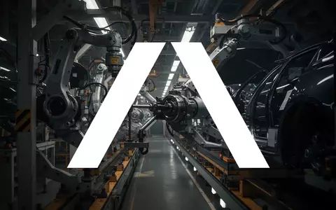 Abstrakte Darstellung einer industriellen Fertigungslinie in einem Automobilwerk mit gedimmter, dramatischer Beleuchtung. - Foto: über boerse-global.de
