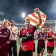 Die Nürnberger Spieler feiern den Sieg gegen Arminia Bielefeld - Bild: Daniel Karmann/dpa