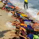 Seit dem Sommer findet das Schwimmtraining im Gazastreifen wieder statt, seitdem haben Hunderte Kinder schwimmen gelernt.  - Bild: Abed Rahim Khatib/dpa