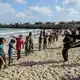Damit sich Kinder in Gaza von ihrem schweren Alltag ablenken können, bringen Trainer ihnen kostenlos das Schwimmen bei.  - Bild: Abed Rahim Khatib/dpa