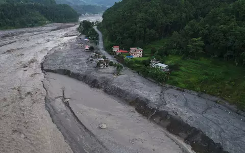 Durch die Sturzflut wurden ganze Landstriche verwüstet.  - Foto: Rajesh Kumar Singh/AP/dpa