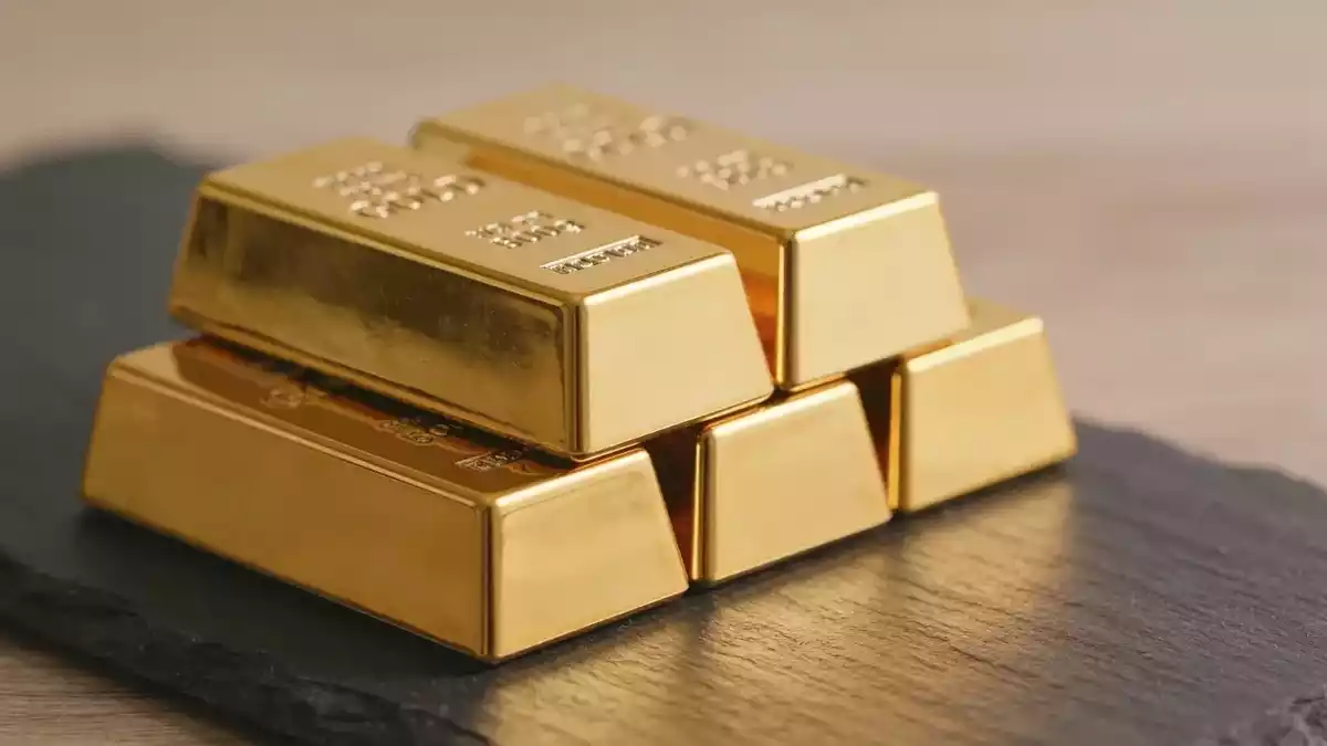 Gold's August Rollercoaster: Debt Fears vs. Fed Hawkishness