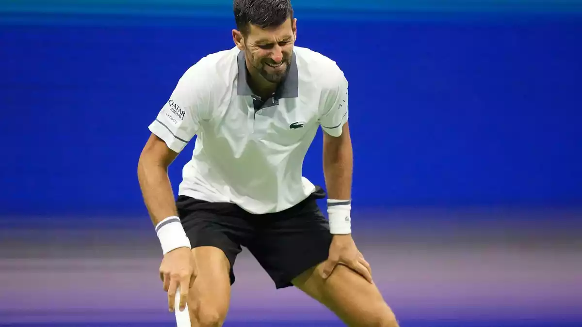 Nichts geht mehr bei Novak Djokovic.  - Bild: Frank Franklin II/AP/dpa