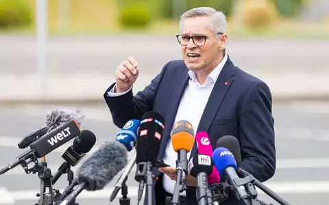 IG-Metall-Bezirkschef Gröger hält die Pläne des VW-Vorstands für überzogen. (Archivbild) - Foto: Moritz Frankenberg/dpa