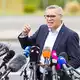 IG-Metall-Bezirkschef Gröger hält die Pläne des VW-Vorstands für überzogen. (Archivbild) - Bild: Moritz Frankenberg/dpa