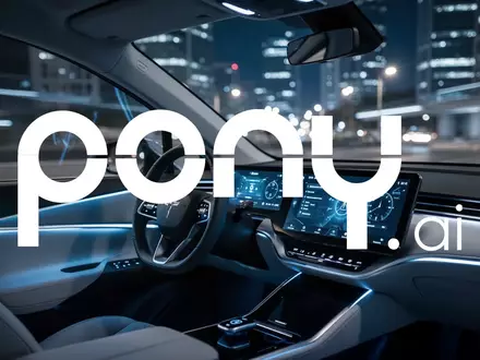 Futuristisches Interieur eines autonomen Fahrzeugs mit nächtlicher Stadtbeleuchtung im Hintergrund. - Foto: über boerse-global.de