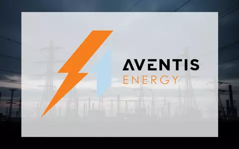 Düstere Industrielandschaft mit Hochspannungsleitungen bei Dämmerung als Symbol für den Energiesektor. - Foto: über boerse-global.de