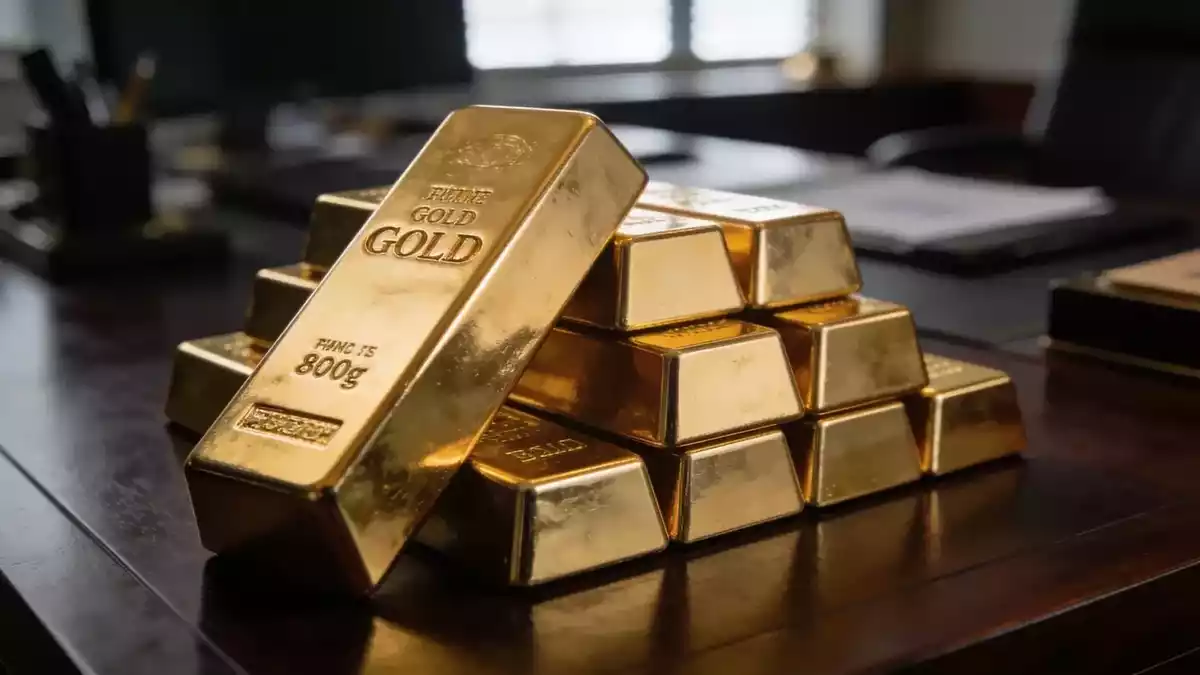 Central Banks Buy Record Gold as Fed Hawkish Shock Hits Prices