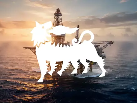 Offshore-Ölplattform vor der Küste im Sonnenaufgang, symbolisch für Energieexploration. - Foto: über boerse-global.de