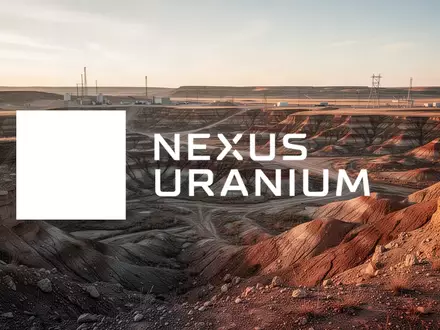 Weite, raue Landschaft in South Dakota bei goldenem Licht, die das Potenzial für geologische Energieerkundung symbolisiert. - Foto: über boerse-global.de