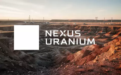 Weite, raue Landschaft in South Dakota bei goldenem Licht, die das Potenzial für geologische Energieerkundung symbolisiert. - Foto: über boerse-global.de