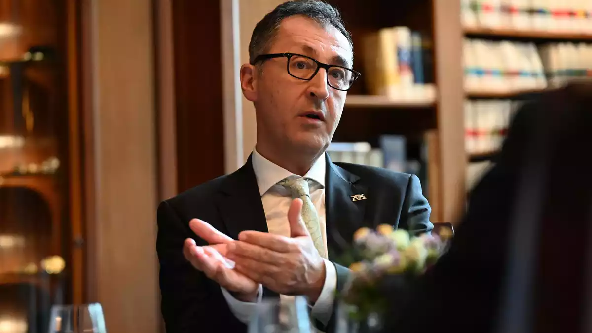 Cem Özdemir (Grüne) aus Baden-Württemberg ist der erste Ministerpräsident eines deutschen Bundeslandes mit Wurzeln in der Türkei. (Archivfoto) - Bild: Jennifer Kramer/dpa