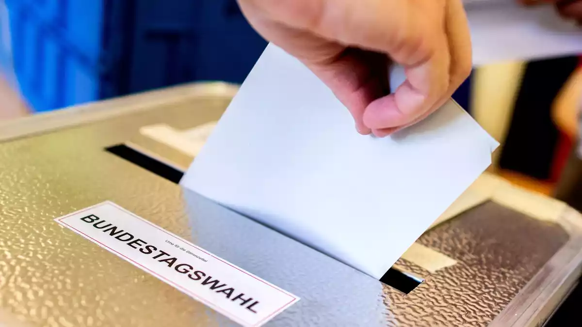 Der Anteil der Wahlberechtigten mit Migrationshintergrund in Deutschland lag laut Dezim im untersuchten Zeitraum zwischen 12 und 14 Prozent. (Symbolbild) - Bild: Hauke-Christian Dittrich/dpa