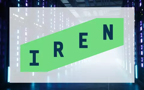 Moderne Rechenzentrum-Infrastruktur mit leuchtenden Server-Racks als Symbol für massive KI-Investitionen. - Foto: über boerse-global.de
