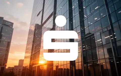 Moderne Glasfassade eines Bankgebäudes im Licht des Sonnenaufgangs als Symbol für finanzielles Wachstum. - Foto: über boerse-global.de