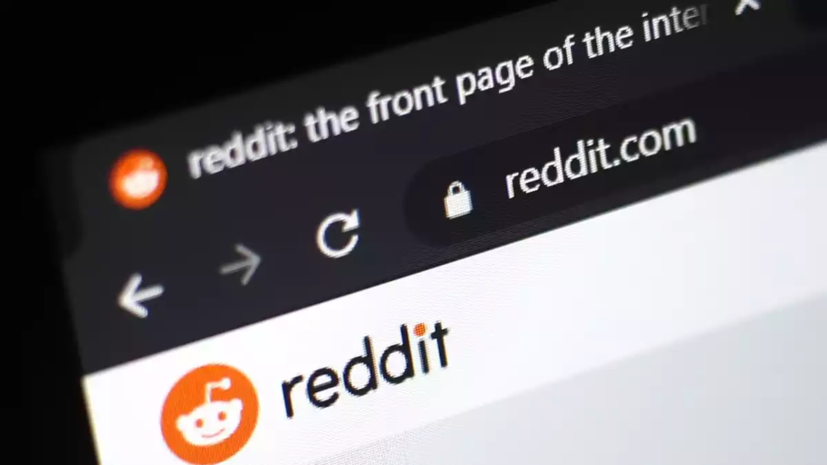Das Internetforum Reddit muss sich bei der Bekämpfung rechtswidriger Inhalte bald an strengere EU-Gesetze halten. (Archivbild)  - Bild: Tim Goode/PA Wire/dpa