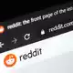 Das Internetforum Reddit muss sich bei der Bekämpfung rechtswidriger Inhalte bald an strengere EU-Gesetze halten. (Archivbild)  - Bild: Tim Goode/PA Wire/dpa