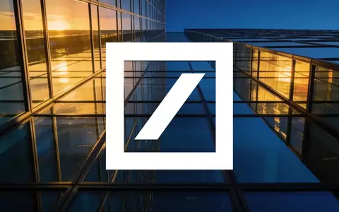 Abstrakte Darstellung moderner Finanzarchitektur in warmem Abendlicht als Symbol für globales Wachstum und Technologie. - Foto: über boerse-global.de