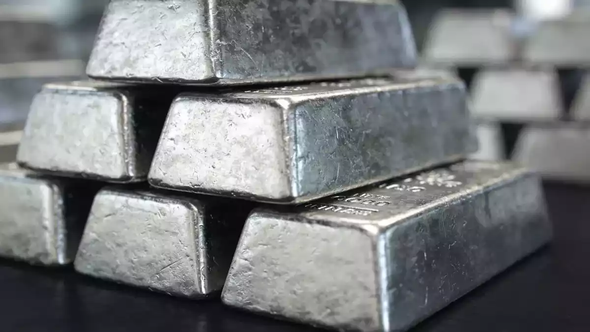 Silver Drops 4.2% as Fed's Warsh Signals More Inflation Work