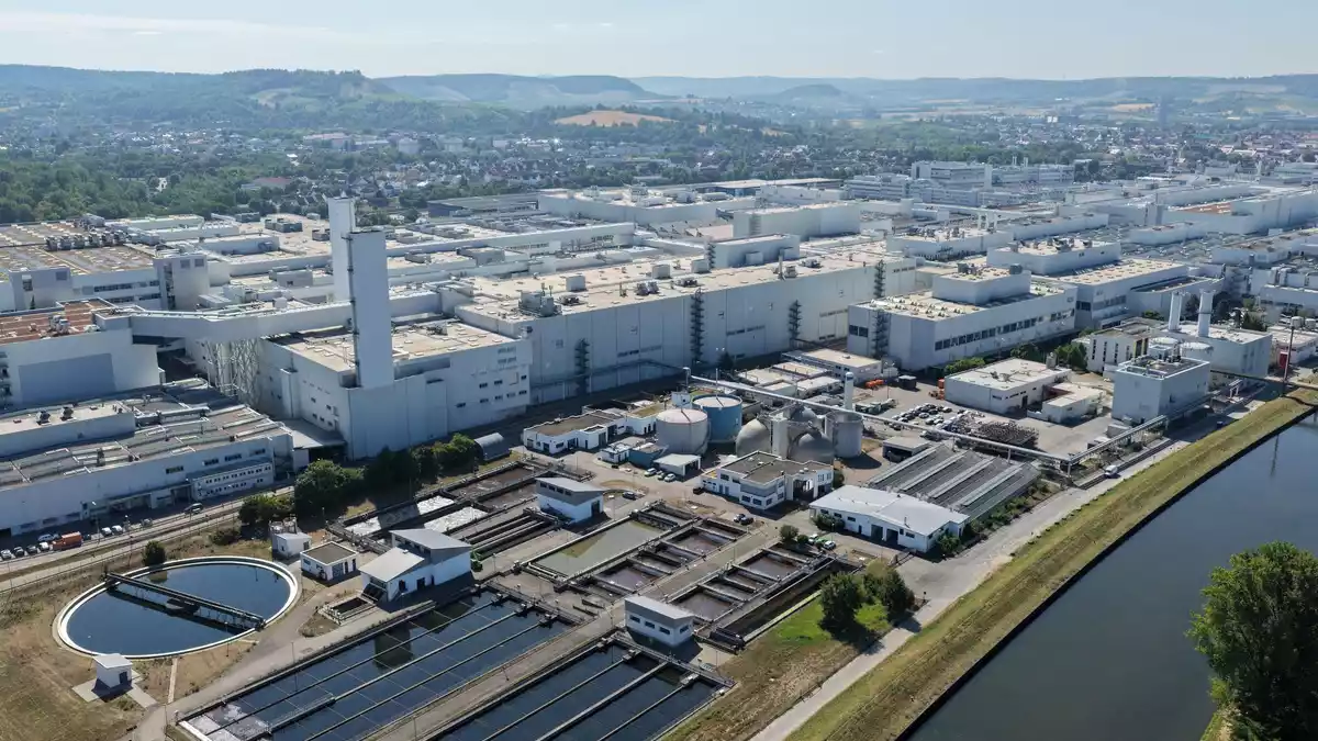 Blick auf das Audi-Werk in Neckarsulm. (Archivbild) - Bild: Bernd Weißbrod/dpa