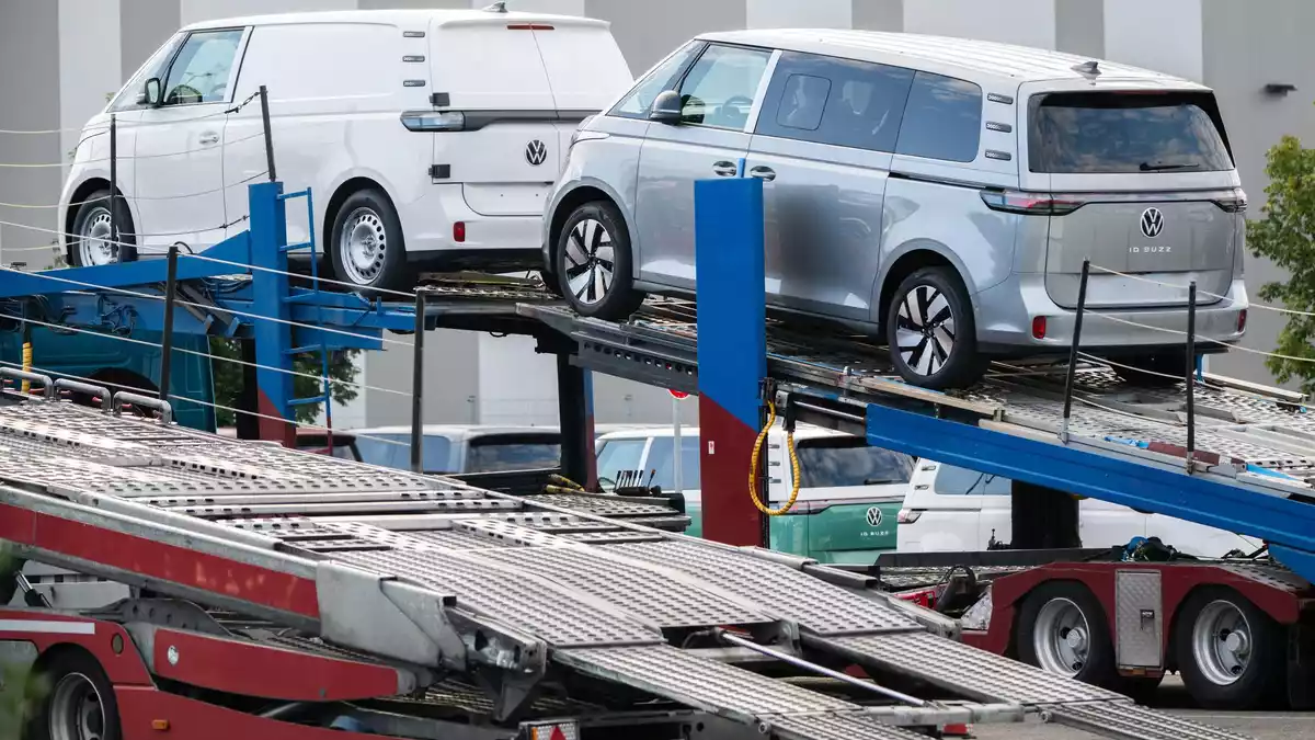 Bei Volkswagen in Hannover stand heute das vorerst letzte außerordentliche Treffen zwischen Vorstand und Belegschaft vor möglichen neuen Beschlüssen an. - Bild: Julian Stratenschulte/dpa