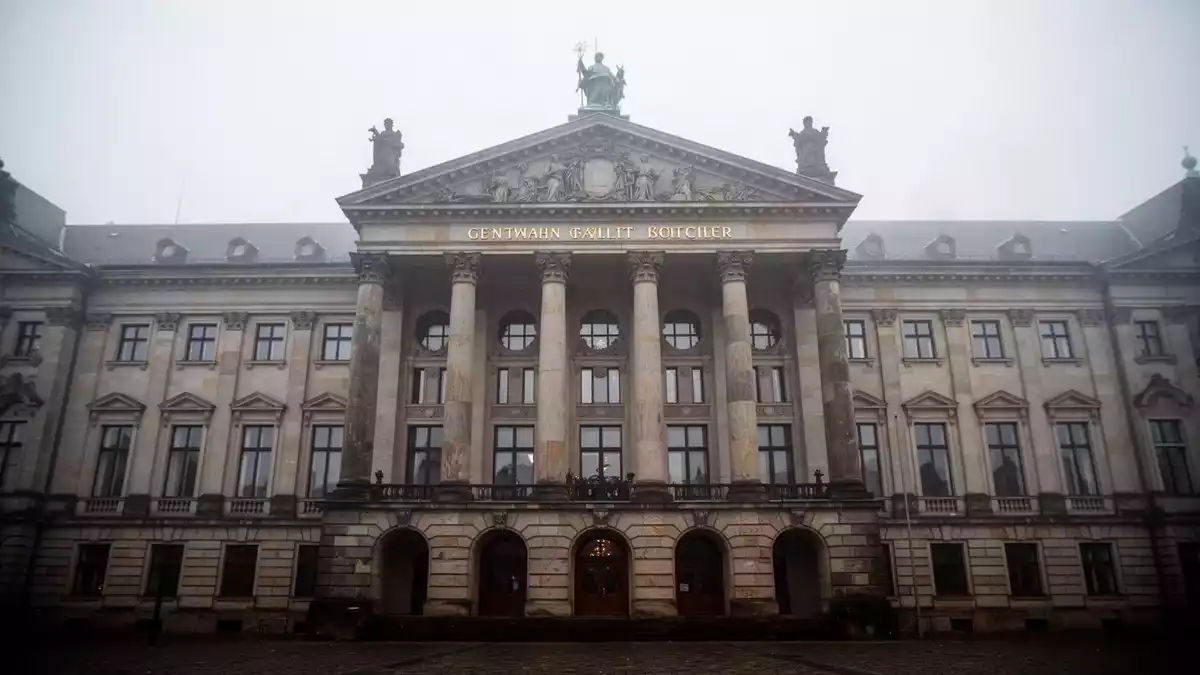 Hamburg muss sparen, Brandenburg plant Rekordausgaben