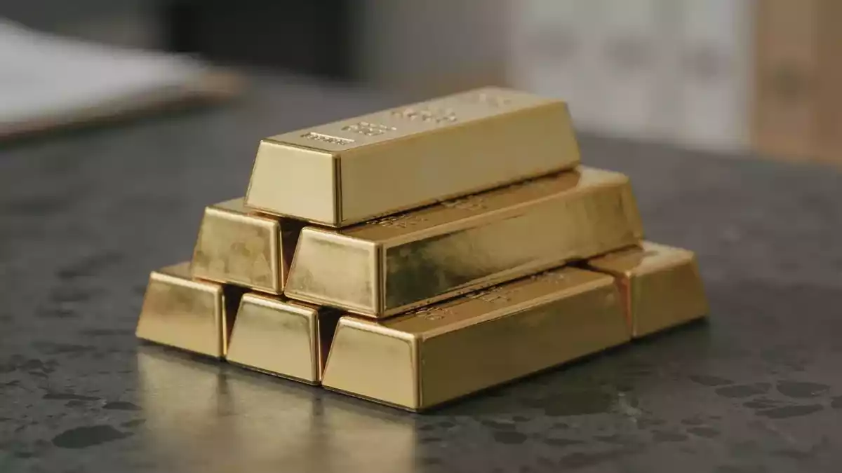 Gold Price Wavers as Fed Hawkishness, Bond Yields, Iran Tensions Clash
