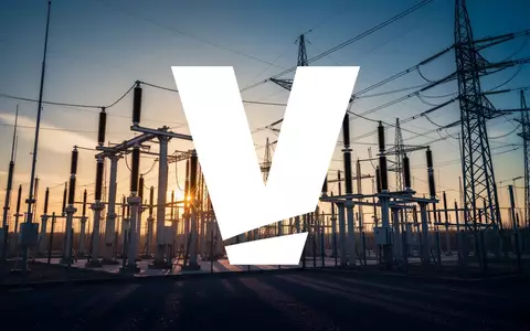 Moderne elektrische Umspannstation in der Abenddämmerung als Symbol für Energieinfrastruktur und Marktwachstum. - Foto: über boerse-global.de