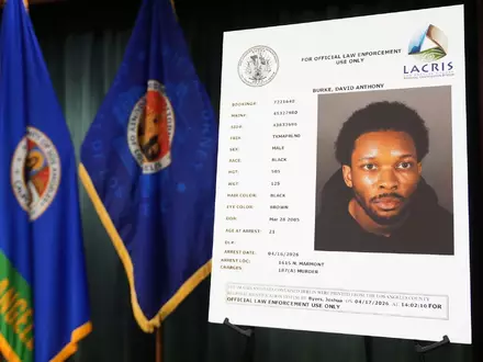 Der US-Musiker David Burke alias D4vd muss in einer Mordanklage vor Gericht. (Archivfoto)  - Foto: Damian Dovarganes/AP/dpa