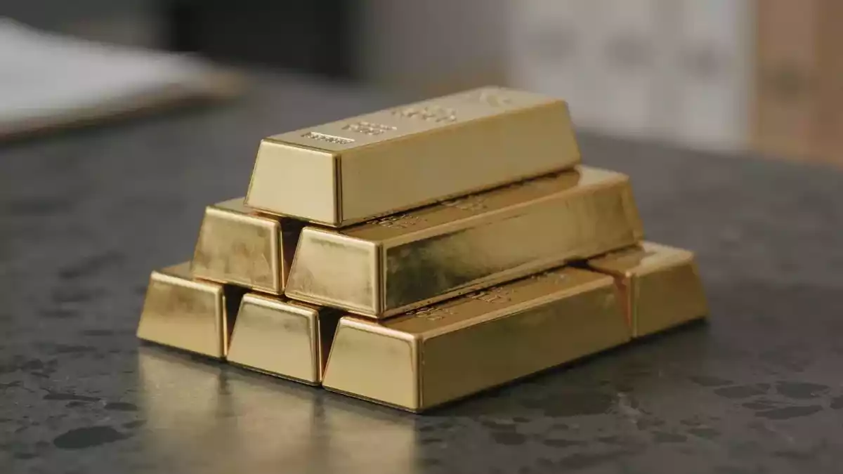 Gold Price Slips as Fed Hawkishness Battles Central Bank Buying