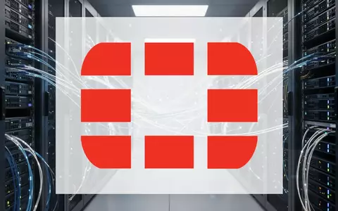 Abstraktes, professionelles Bild eines modernen Rechenzentrums mit leuchtenden Glasfaserkabeln als Symbol für Cybersicherheit. - Foto: über boerse-global.de