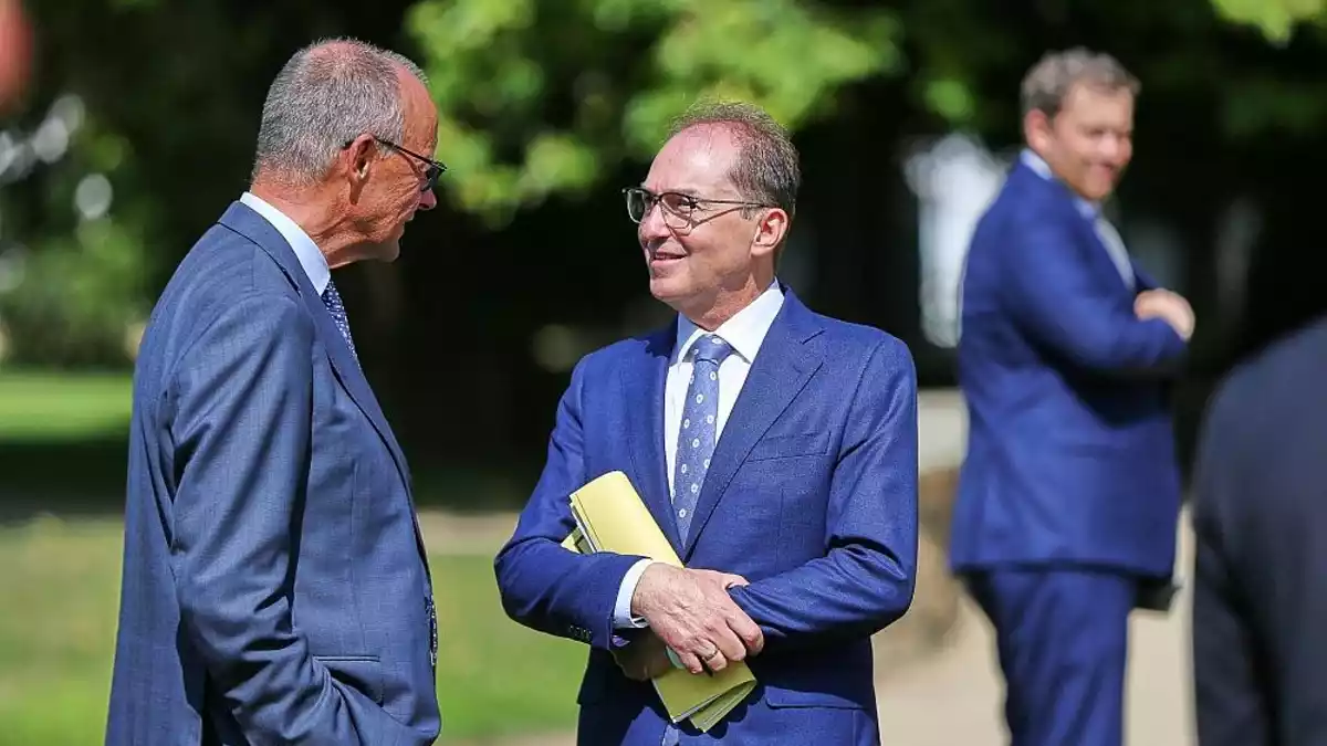 Dobrindt warnt Koalition vor Personaldebatten