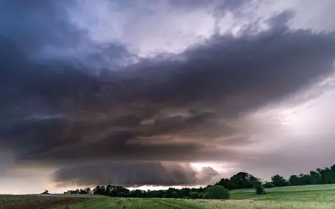 Eine «Superzelle» kündigt ein drohendes Unwetter an, hier im baden-württembergischen Rems-Murr-Kreis. (Symbolbild)   - Foto: Alexander Wolf/onw-images/dpa