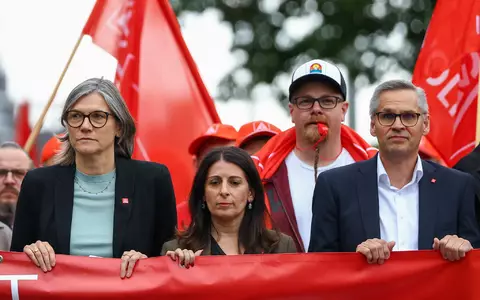 «Mit der IG Metall werden die Werke in Emden, Zwickau, Hannover und Neckarsulm nicht geschlossen», kündigt Benner an. (Archivbild) - Foto: Lisi Niesner/Reuters/Pool/dpa