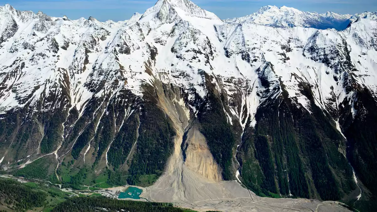 Berg- und Gletscherstürze hat es auch in den Alpen schon oft gegeben. (Archivbild) - Bild: Laurent Gillieron/KEYSTONE/dpa