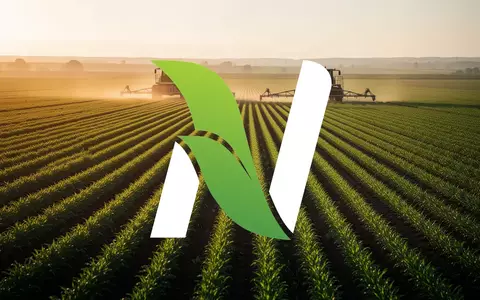 Weite, moderne Agrarlandschaft bei Sonnenuntergang als Symbol für den Agrarsektor. - Foto: über boerse-global.de