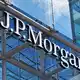 Die US-Großbank JPMorgan führt das Ranking erneut an. (Symbolbild) - Bild: Julian Degler/dpa