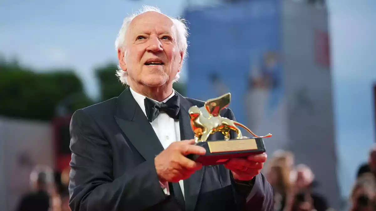 Werner Herzog wurde vergangenes Jahr mit dem Goldenen Löwen für sein Lebenswerk ausgezeichnet. (Archivbild) - Bild: Alessandra Tarantino/Invision/AP/dpa