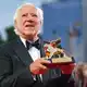 Werner Herzog wurde vergangenes Jahr mit dem Goldenen Löwen für sein Lebenswerk ausgezeichnet. (Archivbild) - Bild: Alessandra Tarantino/Invision/AP/dpa