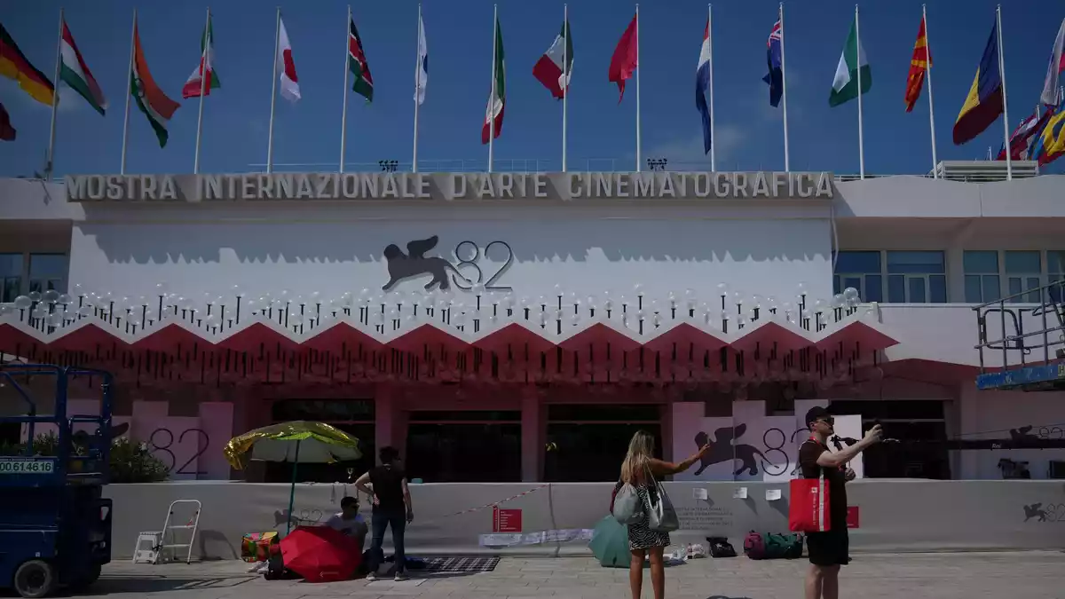 Vom 2. bis 12. September werden auf dem Lido neue Filme internationaler Regiegrößen gezeigt. (Archivbild) - Bild: Alessandra Tarantino/Invision/AP/dpa